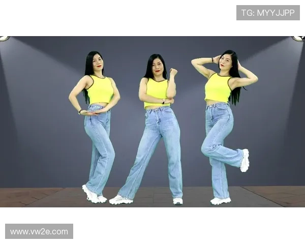 2025 娴峰崡鍎嬪窞涓変汉绡悆鑱旇禌鏀跺畼 闈掓槬鐑鐕冪垎璧涘満